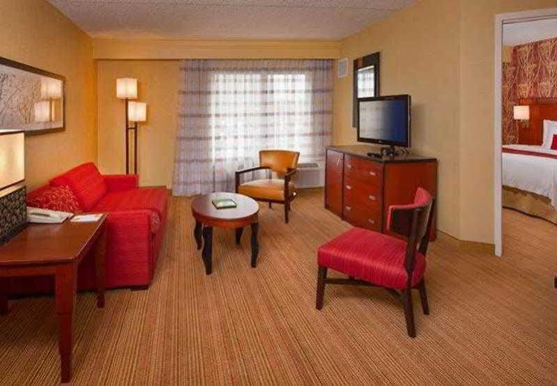 Courtyard By Marriott Secaucus Meadowlands Hotel Екстериор снимка