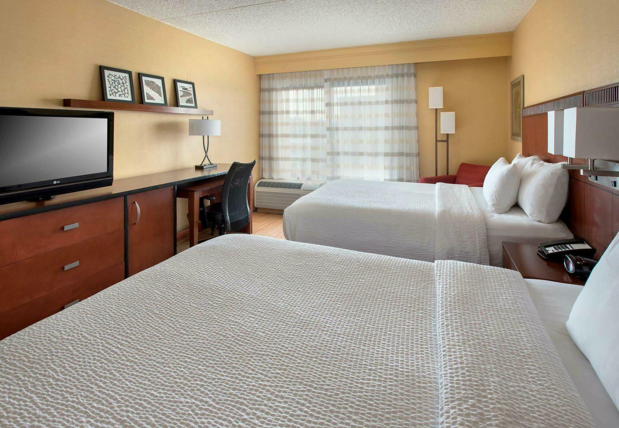 Courtyard By Marriott Secaucus Meadowlands Hotel Екстериор снимка